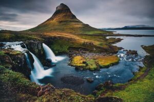 Hora Kirkjufell a vodopád Kirkjufellfoss